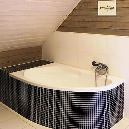 Three-bedroom Holiday In Дом отдыха *